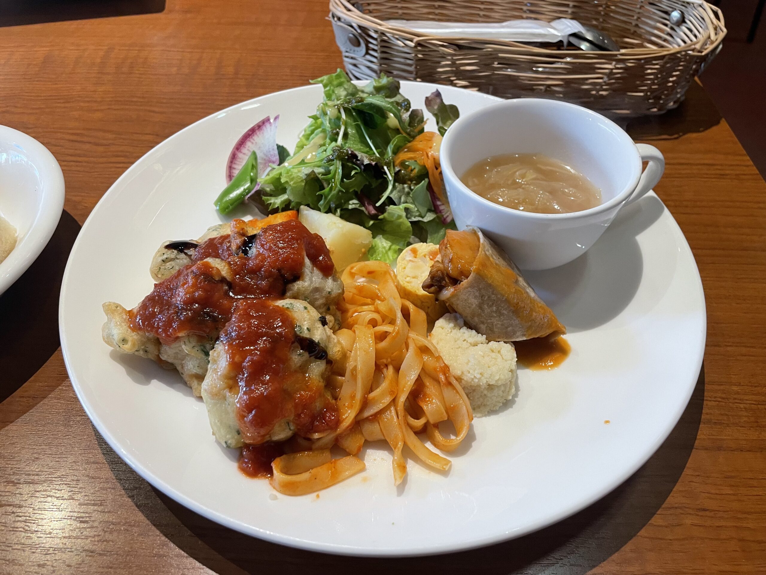 レトロな雰囲気と本格フレンチが味わえる「BISTRO VIVANCE」 - 丹波